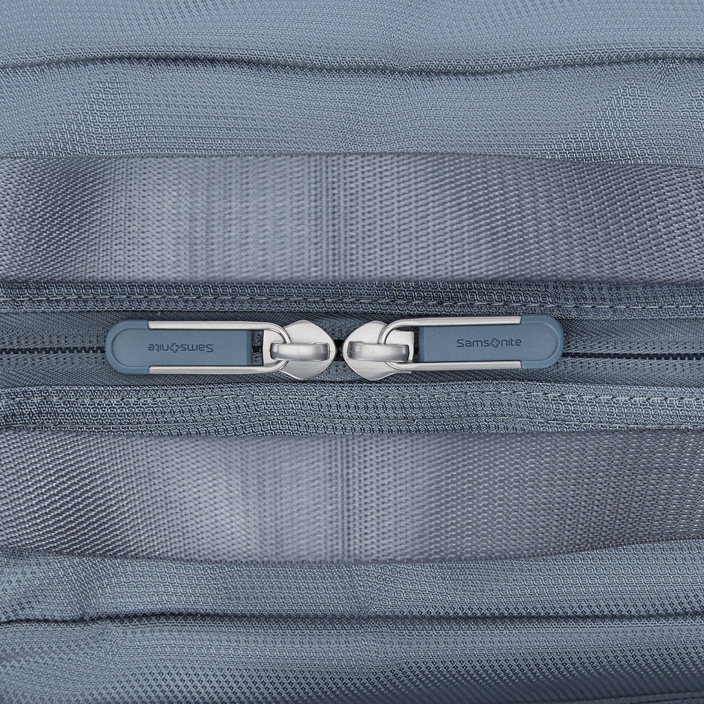 Samsonite UpLift Softside Foldable Weekender Duffle (18 in.) in the color Elemental Blue.