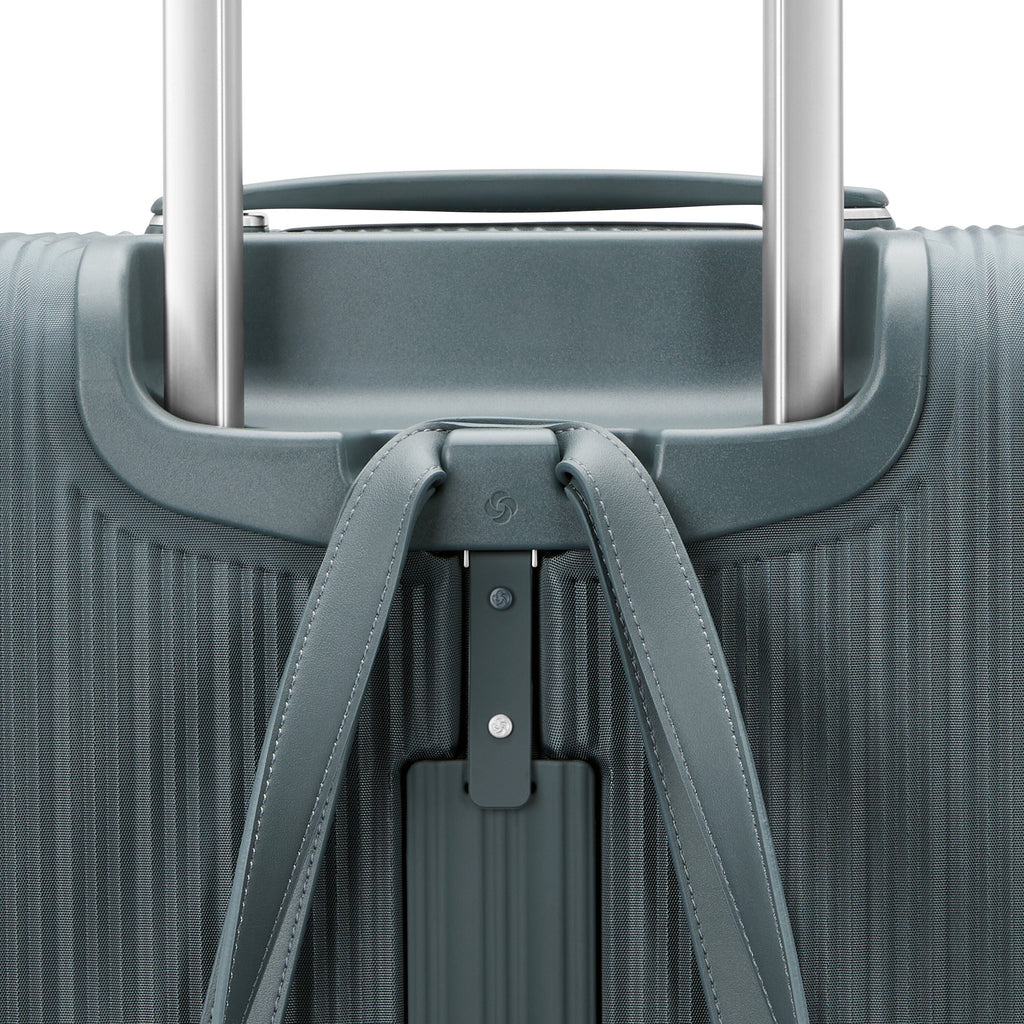 Samsonite Silhouette 18 Spinner Large in the color Black.