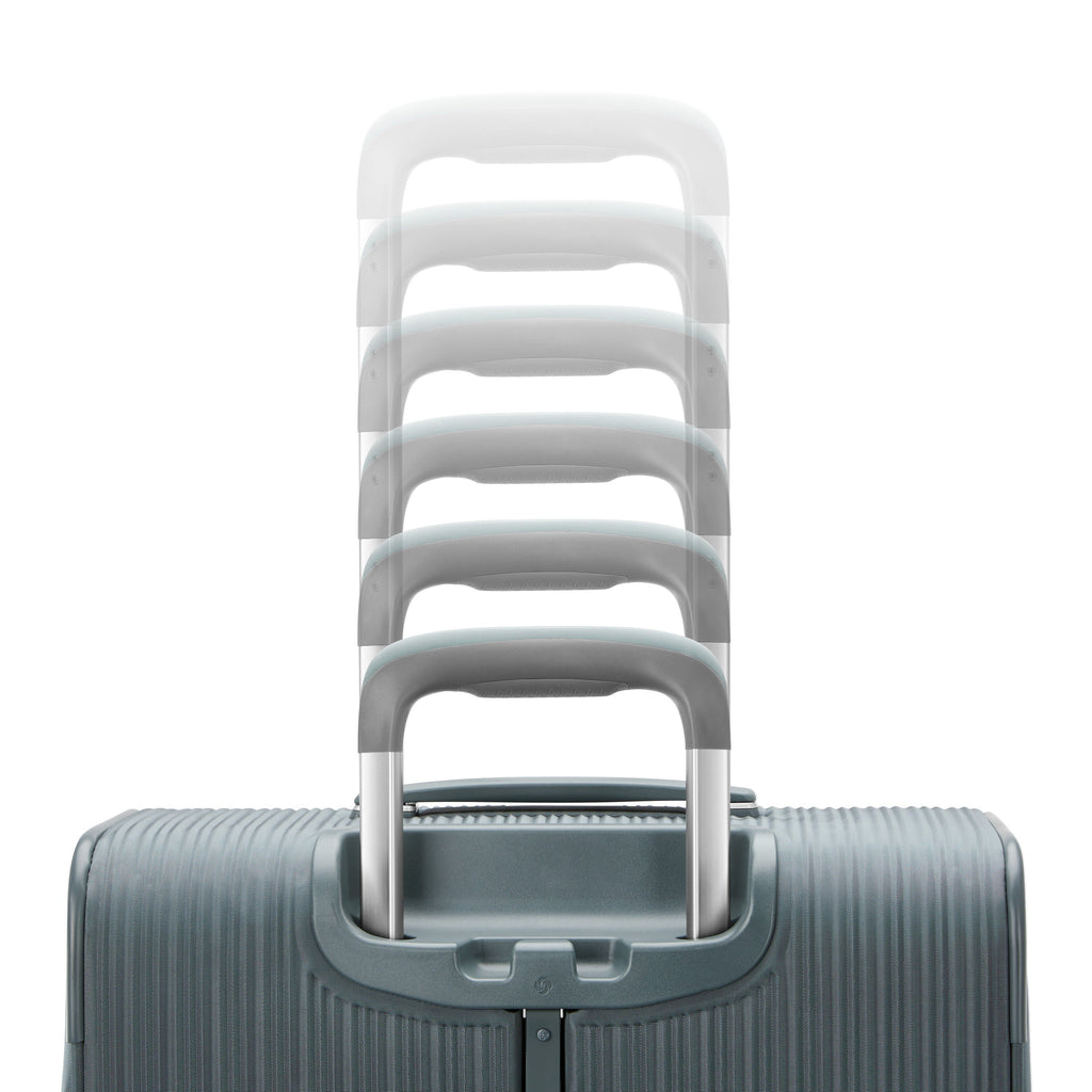 Samsonite Silhouette 18 Spinner Large in the color Deep Navy.