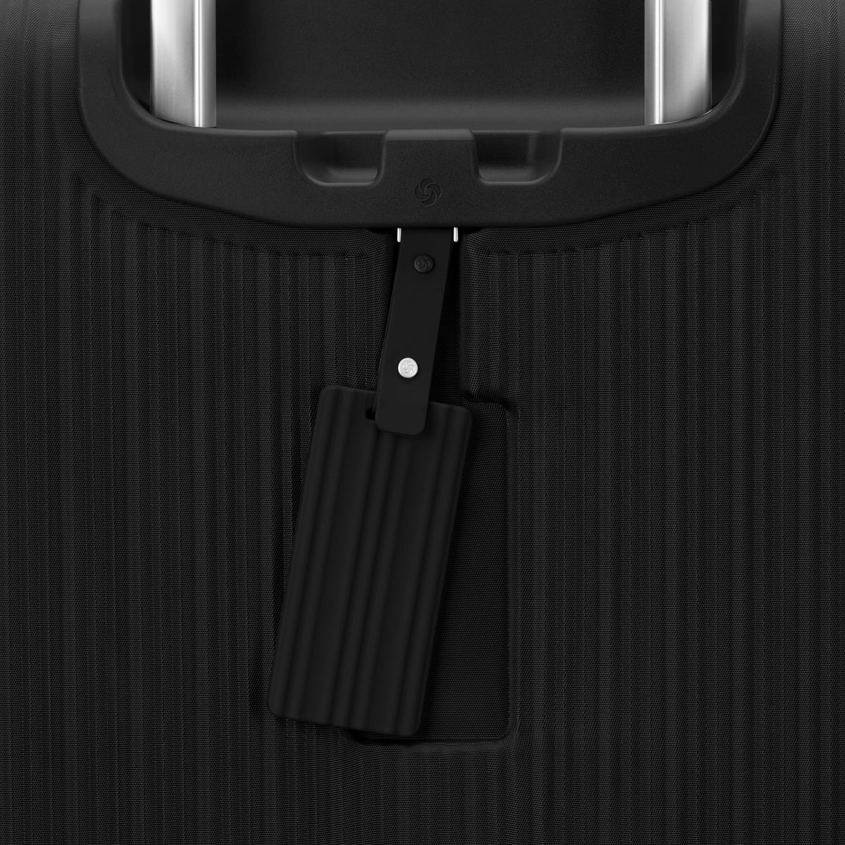 Samsonite Silhouette 18 Spinner Garment Bag in the color Black.