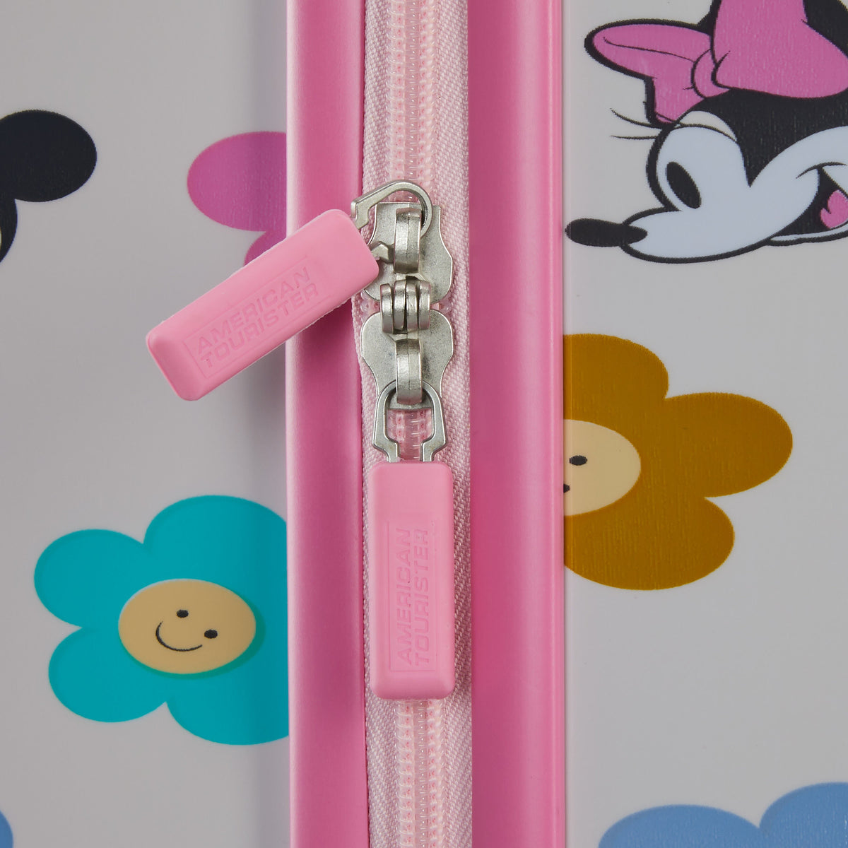 American Tourister Licensed Kids Hardside 18" Spinner in the color Minnie.