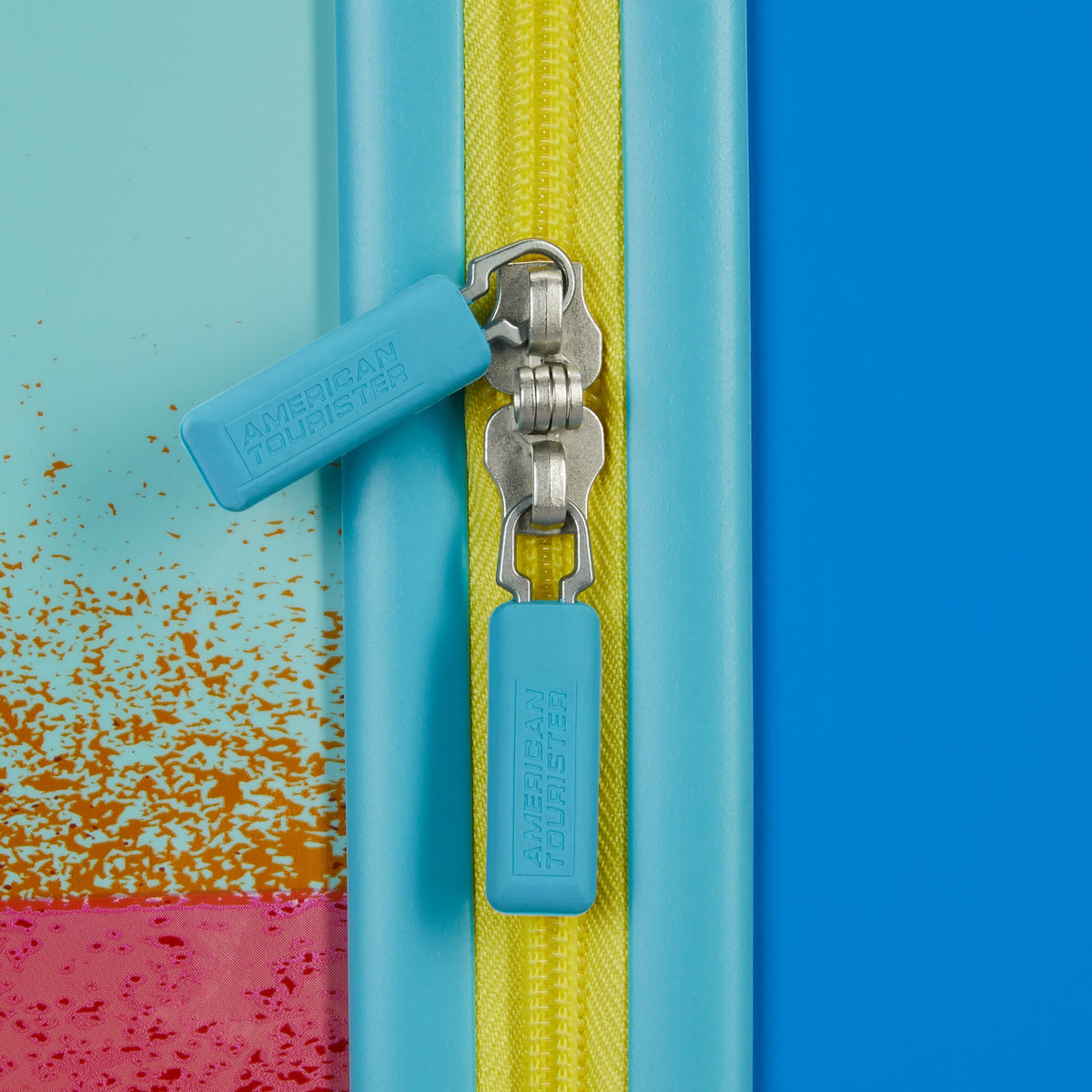 American Tourister Licensed Kids Hardside 18" Spinner in the color Stitch.