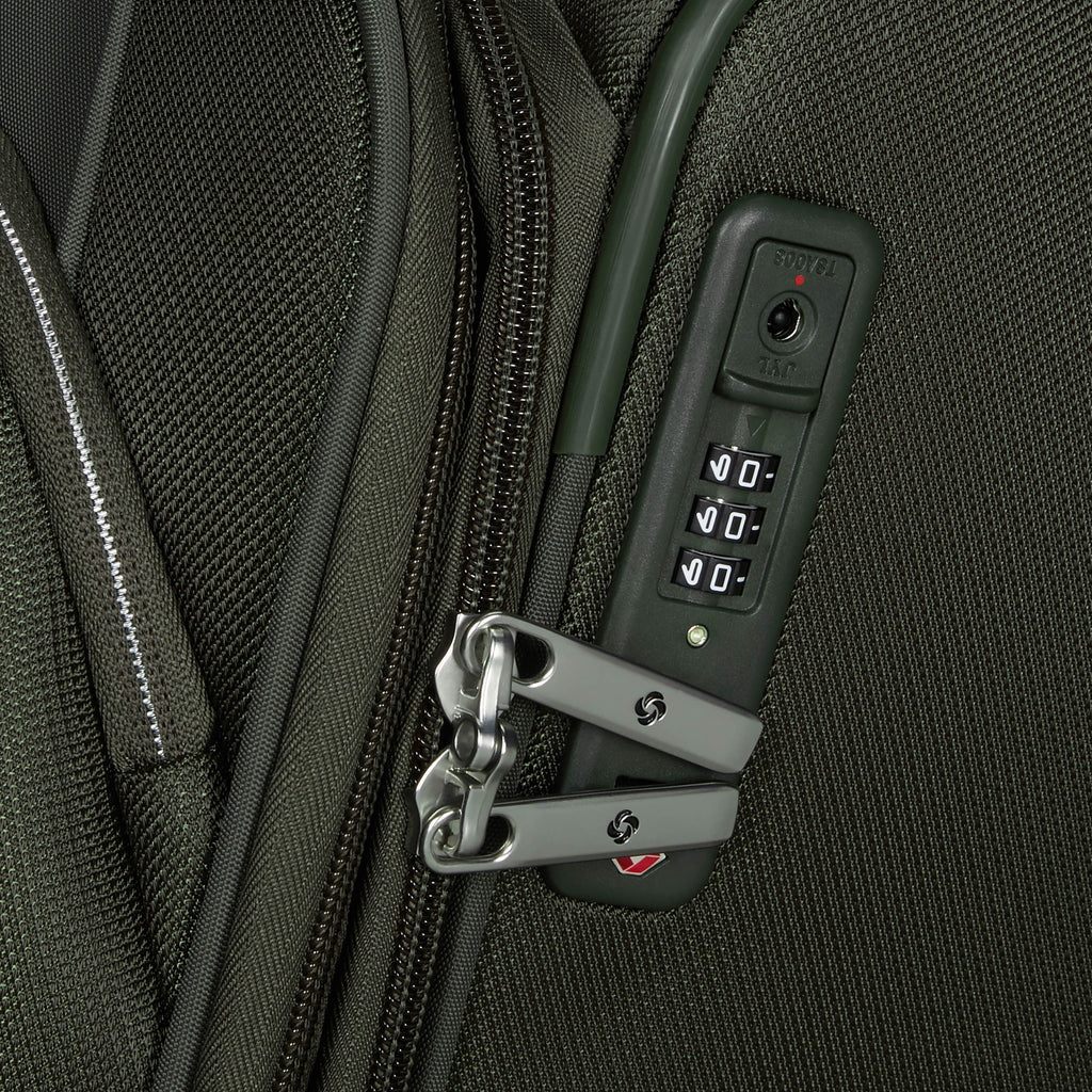 Samsonite Re-Lite Spinner Medium in the color Climbing Ivy.