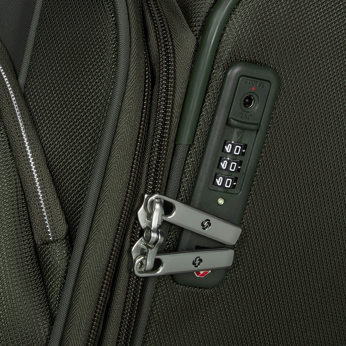 Samsonite Re-Lite Spinner Medium in the color Climbing Ivy.