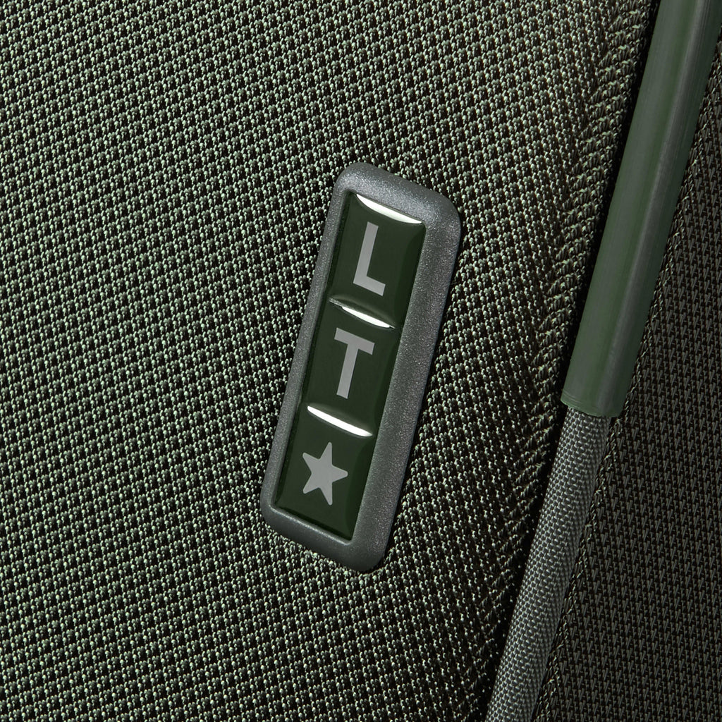 Samsonite Re-Lite Spinner Medium in the color Climbing Ivy.