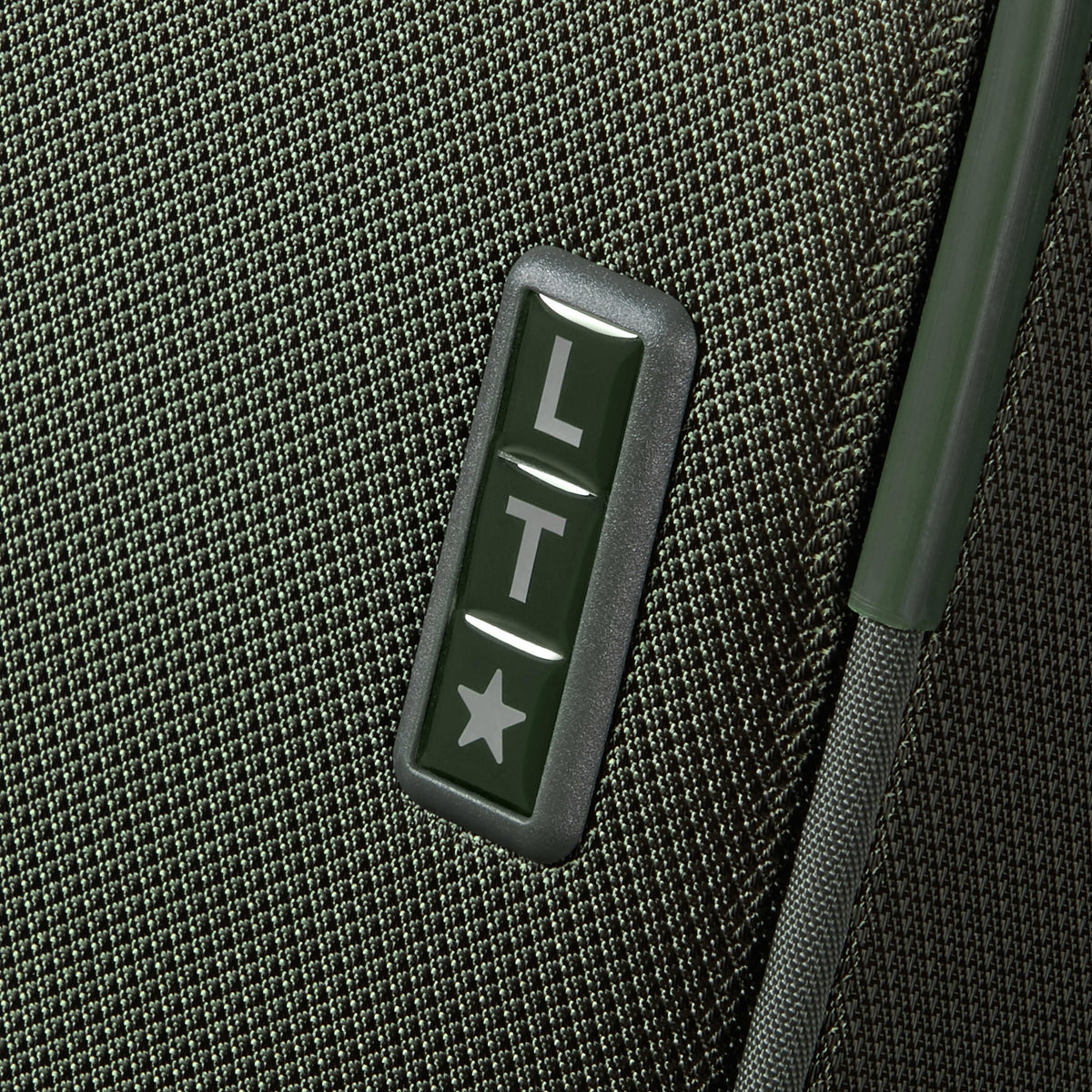 Samsonite Re-Lite Spinner Medium in the color Climbing Ivy.