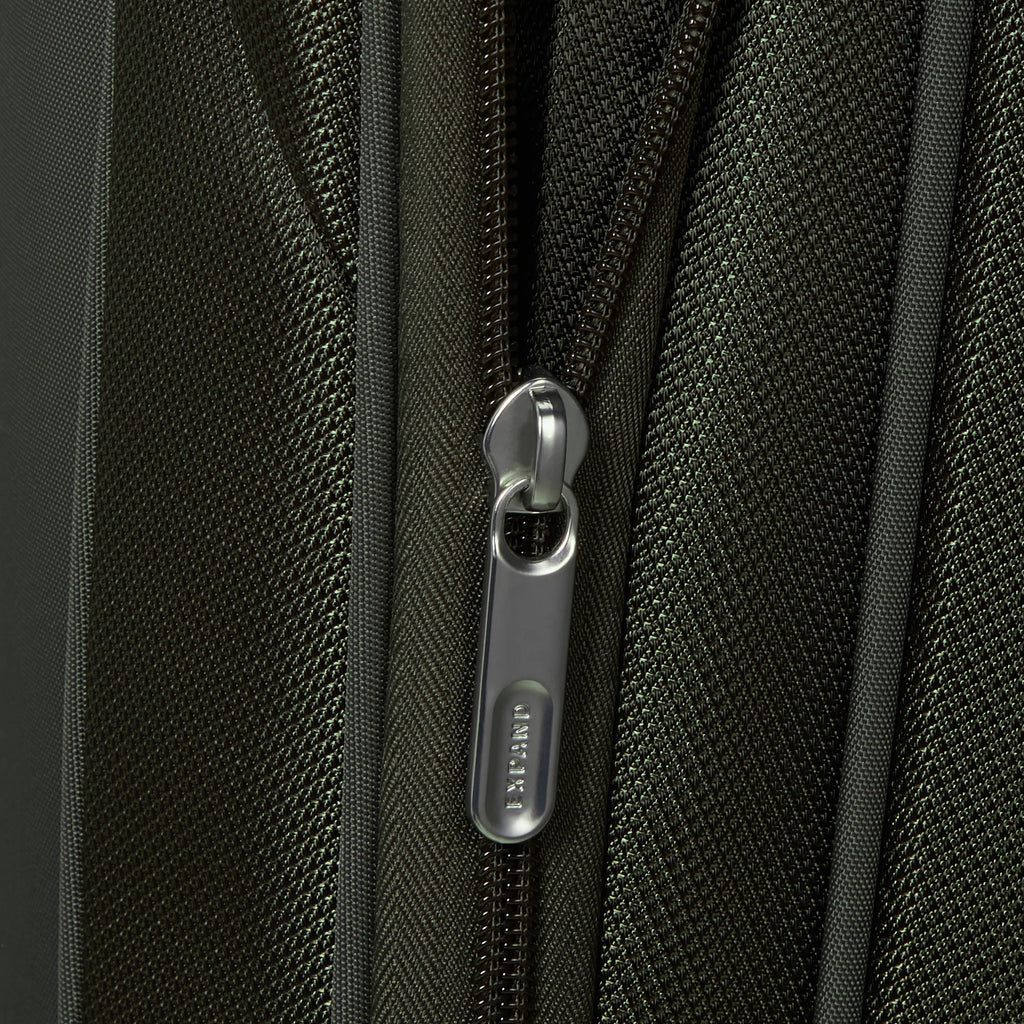 Samsonite Re-Lite Spinner Medium in the color Climbing Ivy.