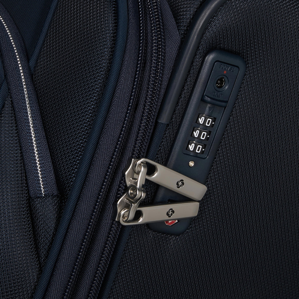 Samsonite Re-Lite Spinner Large in the color Midnight Blue.