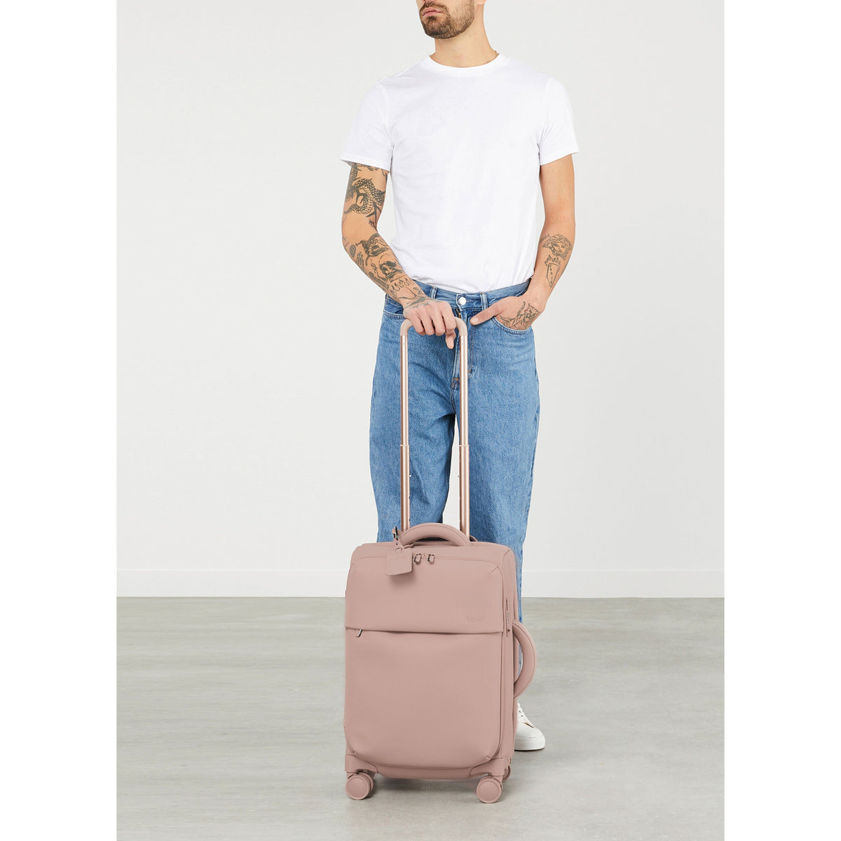 Lipault Lost In Berlin Cabin Spinner 2.0 in the color Rose Quartz.