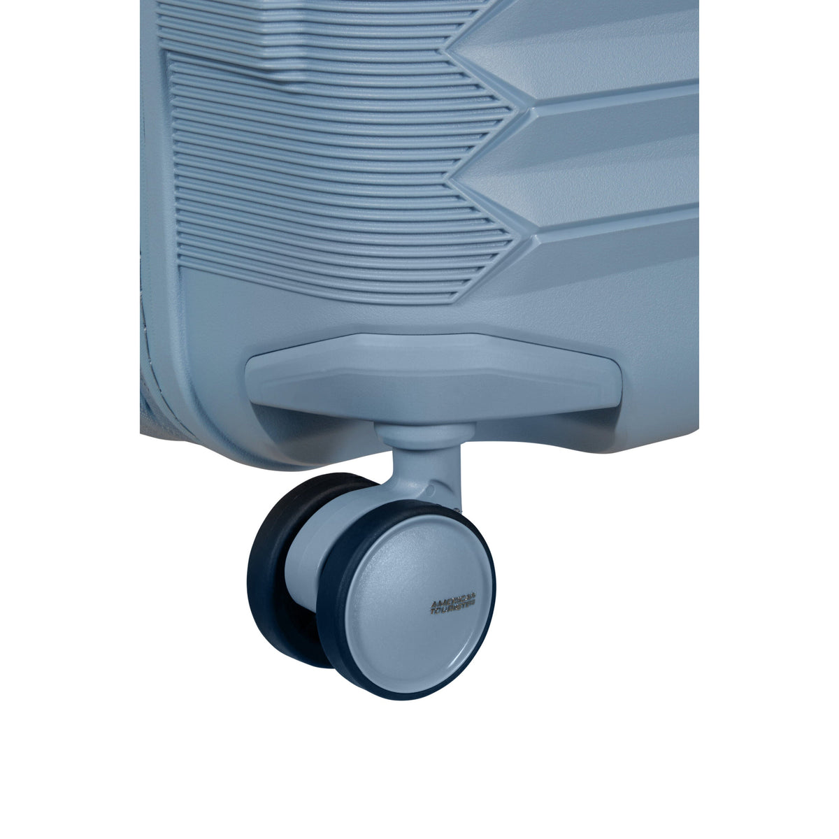 American Tourister FastForward Spinner Large in the color Steel Blue.