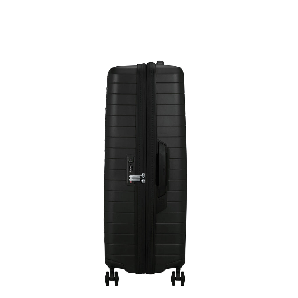 American Tourister FastForward Spinner Large in the color Flash Black.