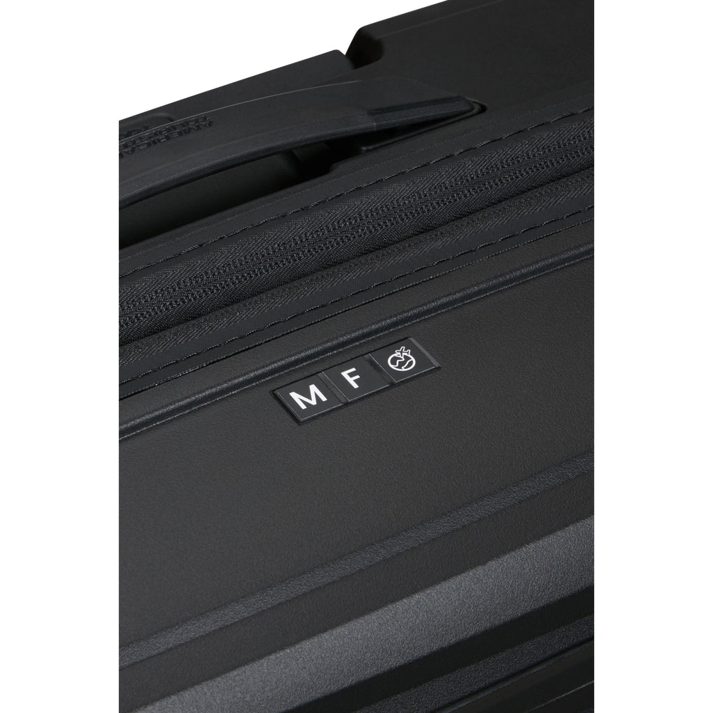 American Tourister FastForward Spinner Large in the color Flash Black.