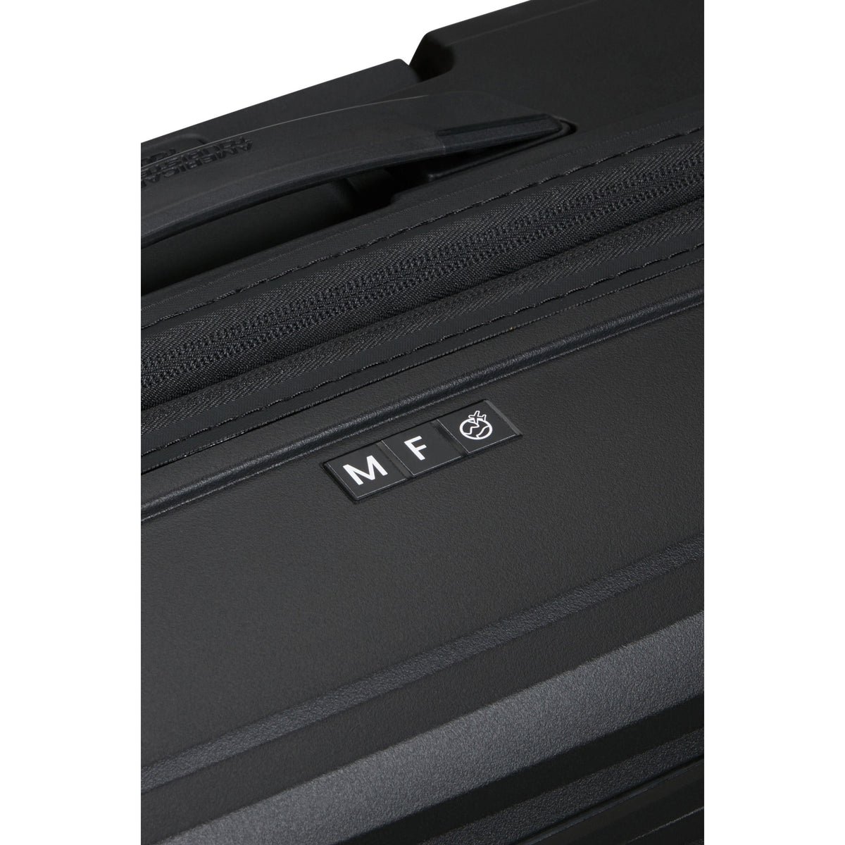 American Tourister FastForward Spinner Large in the color Flash Black.