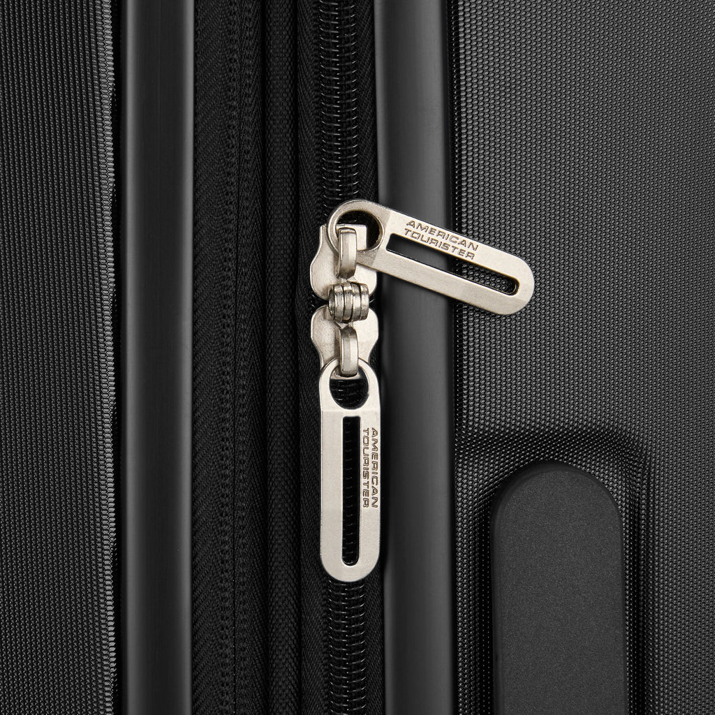 American Tourister Stratum 3.0 Spinner Carry-On™ in the color Black.