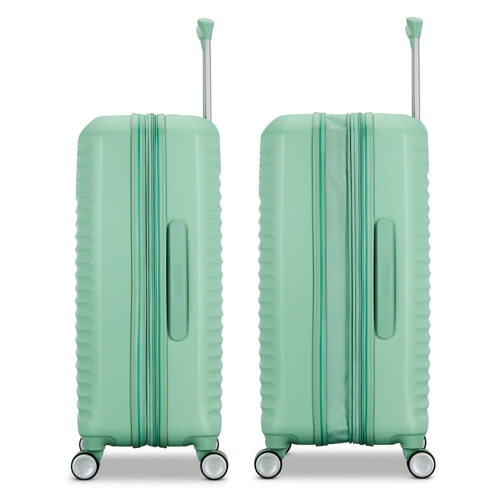 American Tourister Stratum 3.0 Spinner Carry-On™ in the color Surreal Green.
