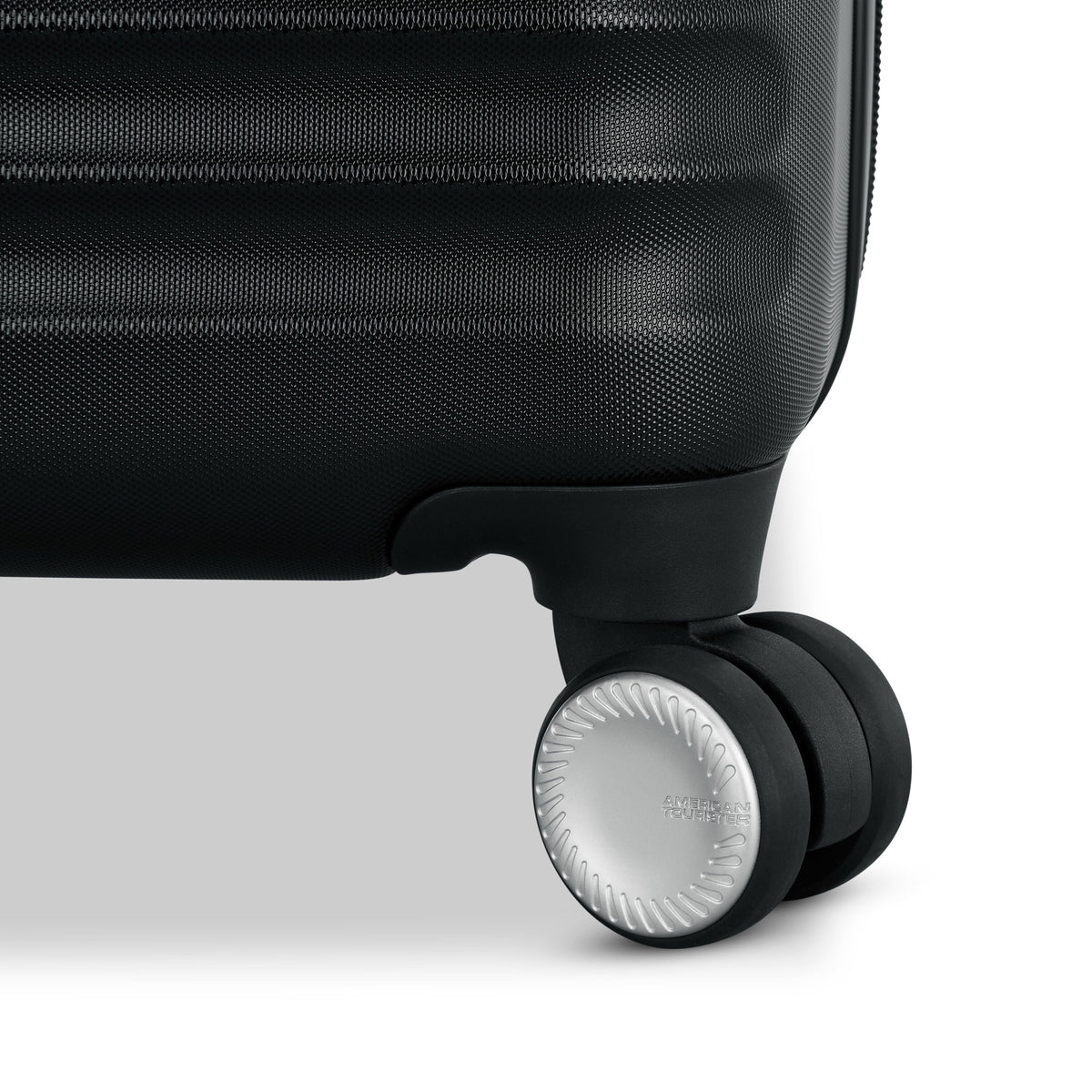 American Tourister Stratum 3.0 Spinner Large in the color Black.