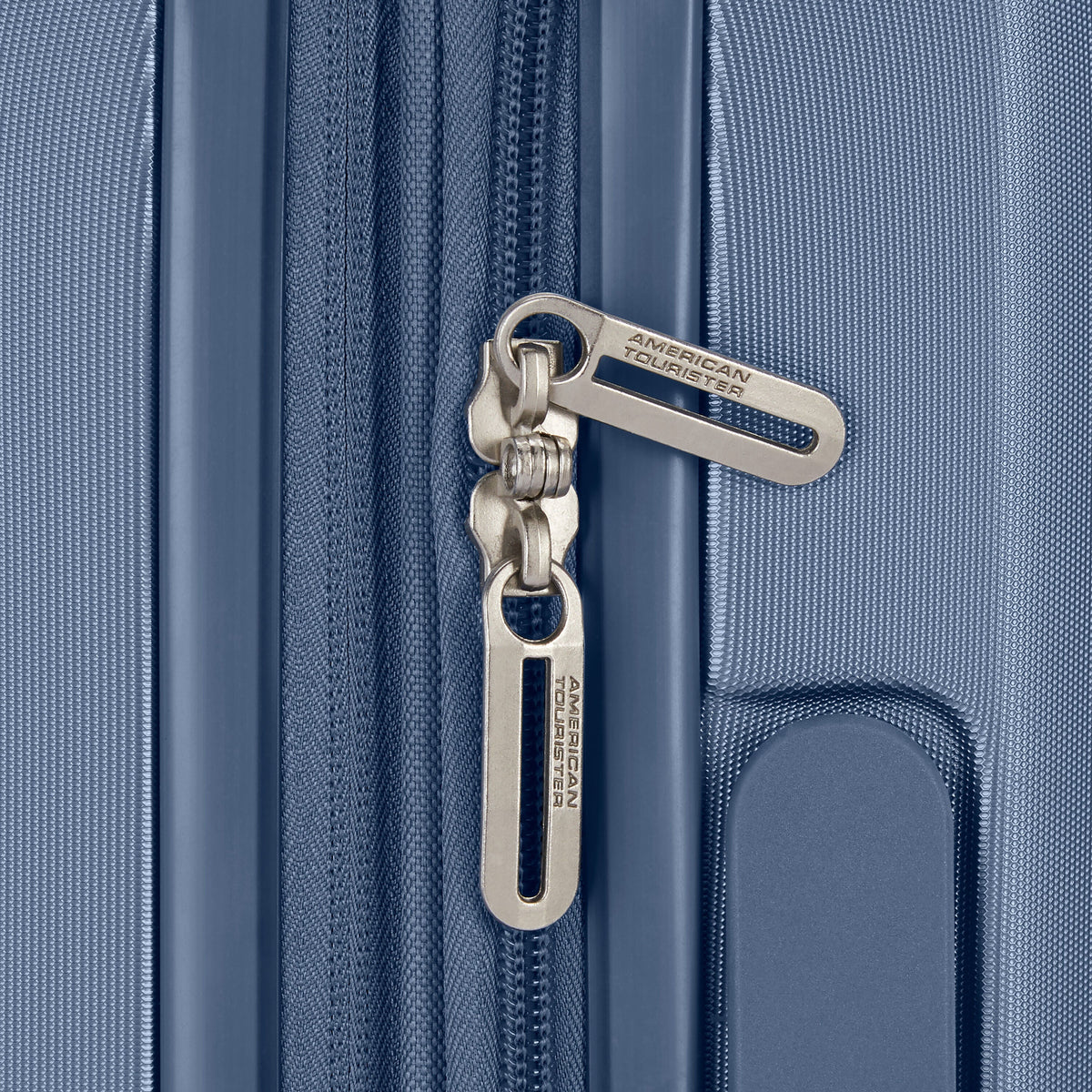 American Tourister Stratum 3.0 Spinner Large in the color Elemental Blue.