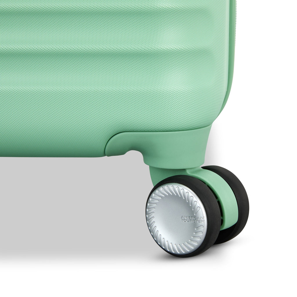 American Tourister Stratum 3.0 Spinner Large in the color Surreal Green.