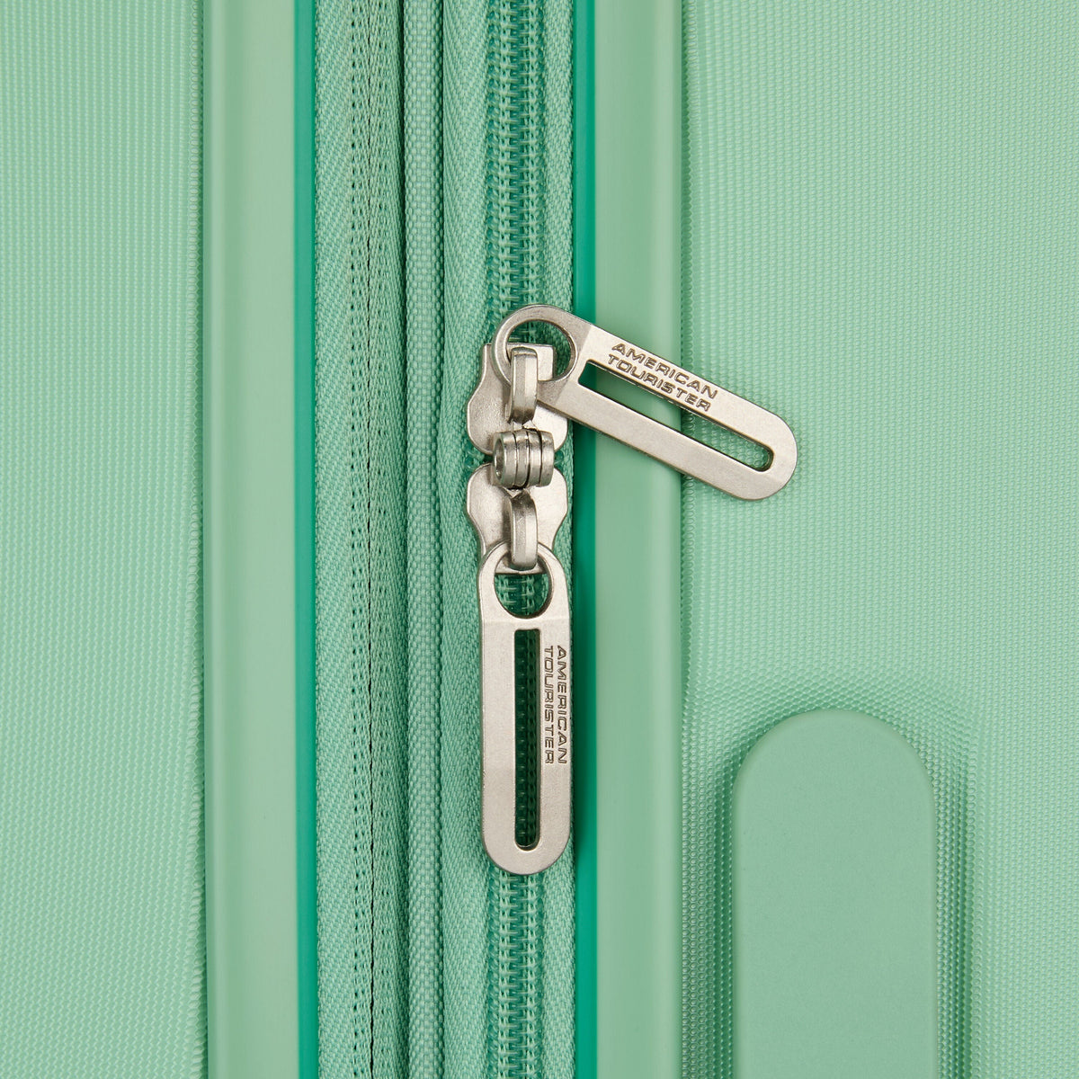 American Tourister Stratum 3.0 3 Piece Set (CO/M/L) in the color Surreal Green.