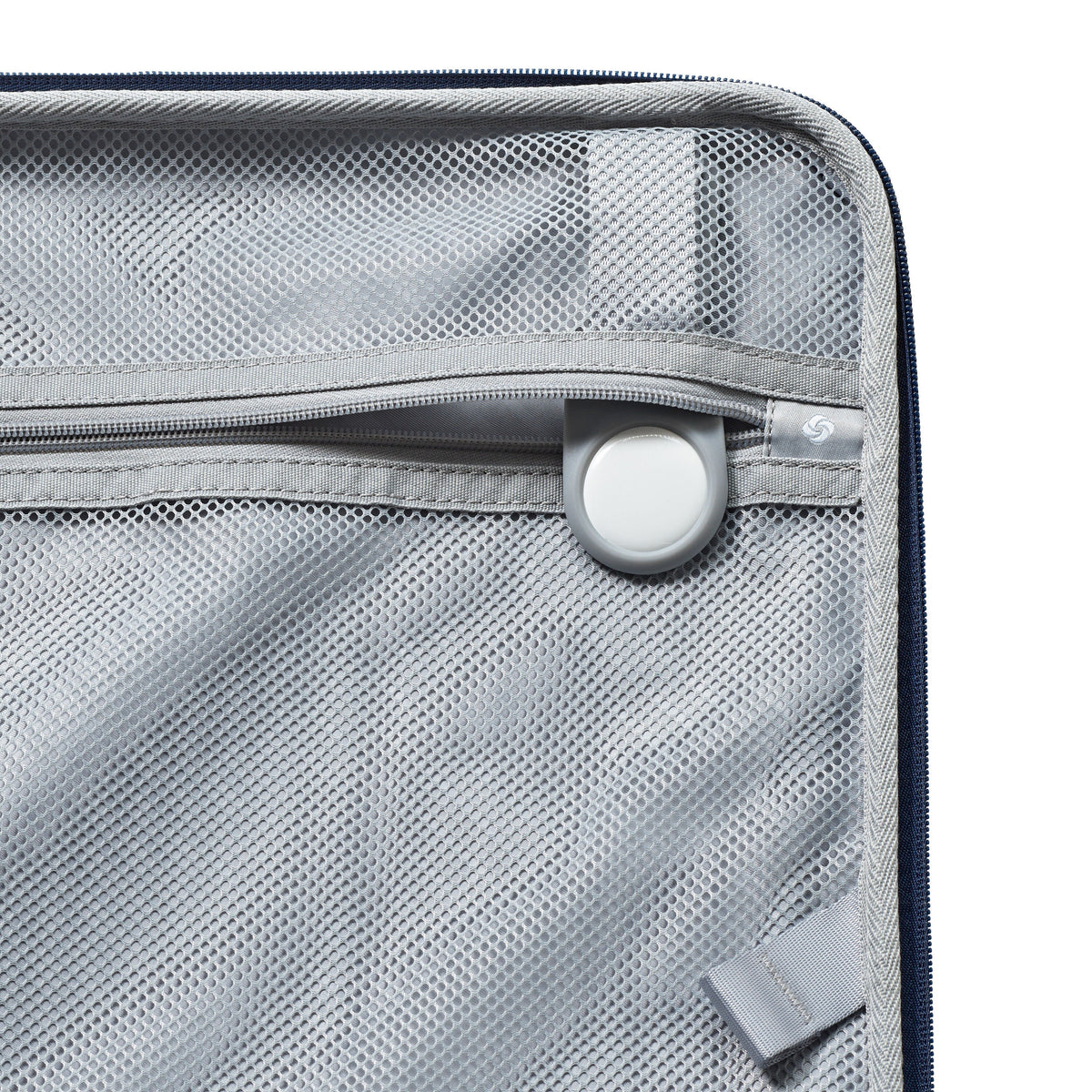 Samsonite Paralux Hardside Spinner Medium in the color Midnight Navy.