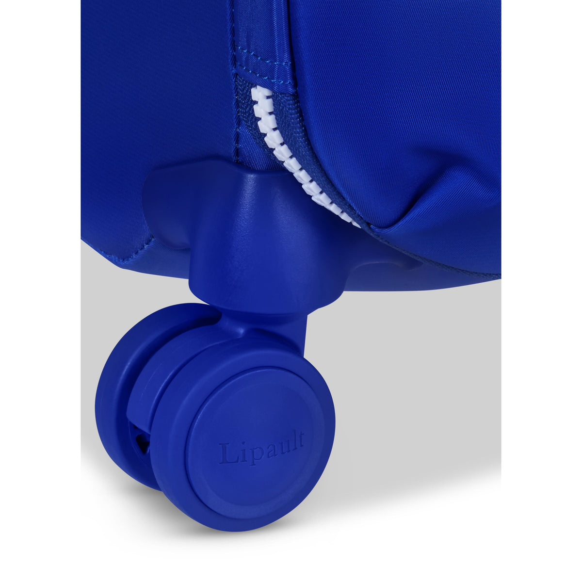 Lipault Plume Cabin Spinner - Layover in Mykonos in the color Magnetic Blue.