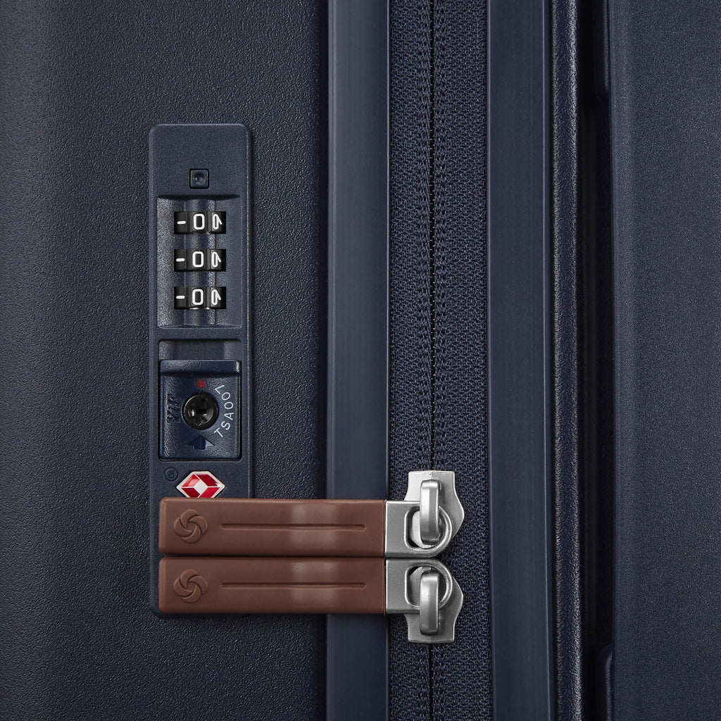Samsonite Virtuosa Spinner Carry-On™ in the color Navy.