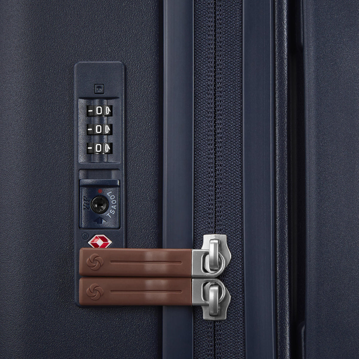 Samsonite Virtuosa Spinner Carry-On™ in the color Navy.
