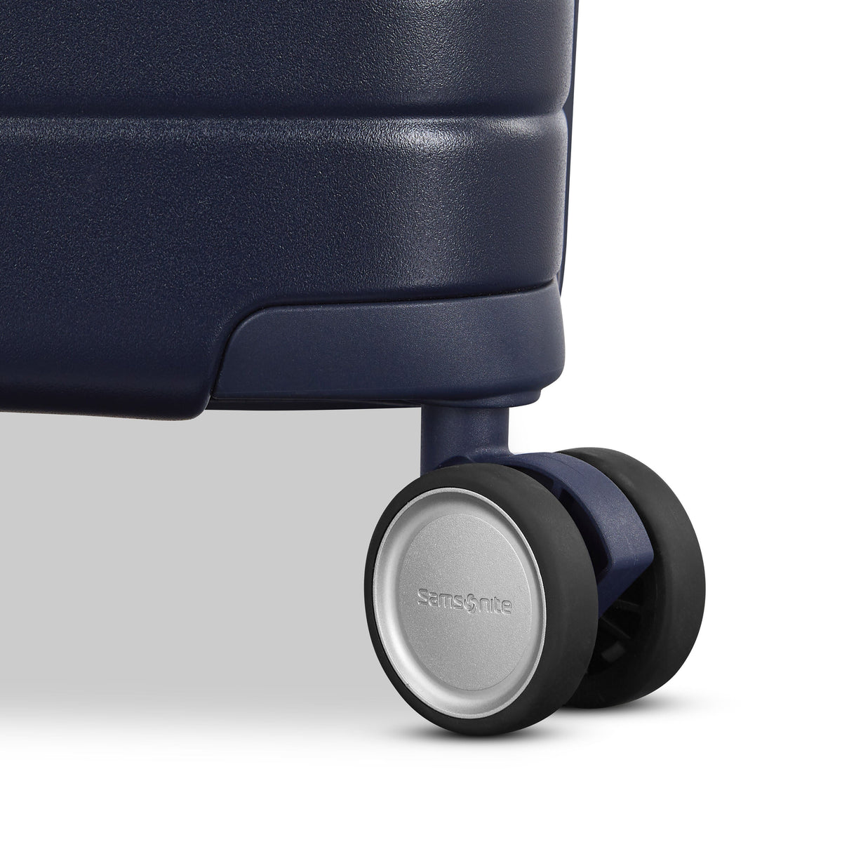 Samsonite Virtuosa Spinner Carry-On™ in the color Navy.