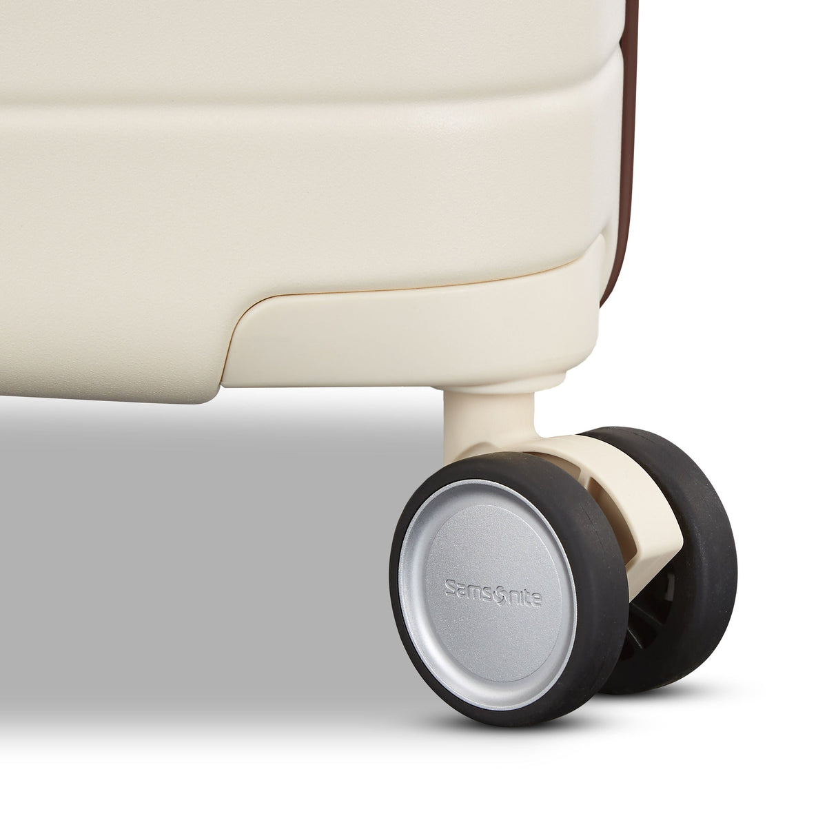 Samsonite Virtuosa Spinner Carry-On™ in the color Off White.