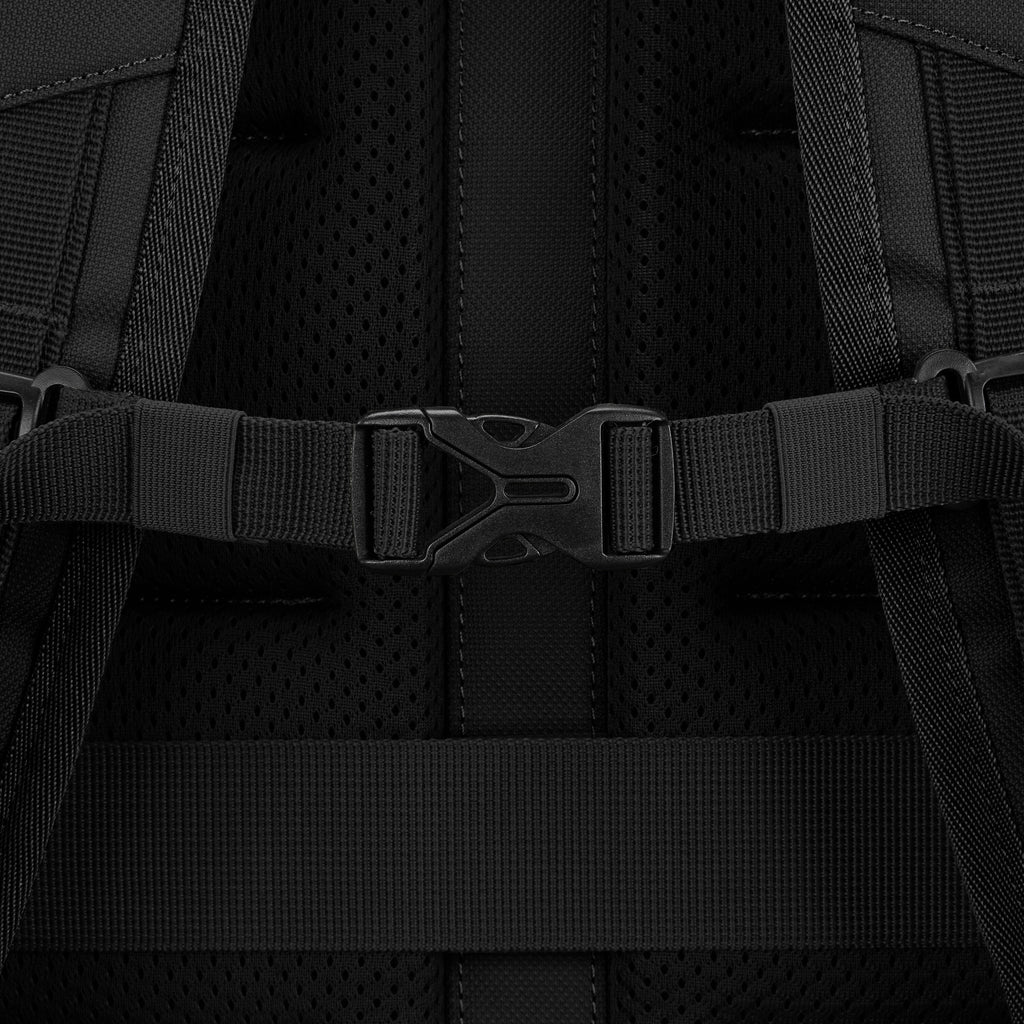 High Sierra Lineage Backpack in the color Black.