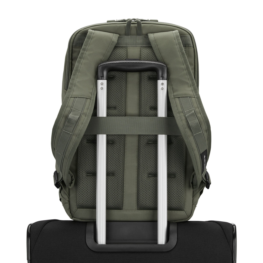 High Sierra Lineage Backpack in the color Olive.