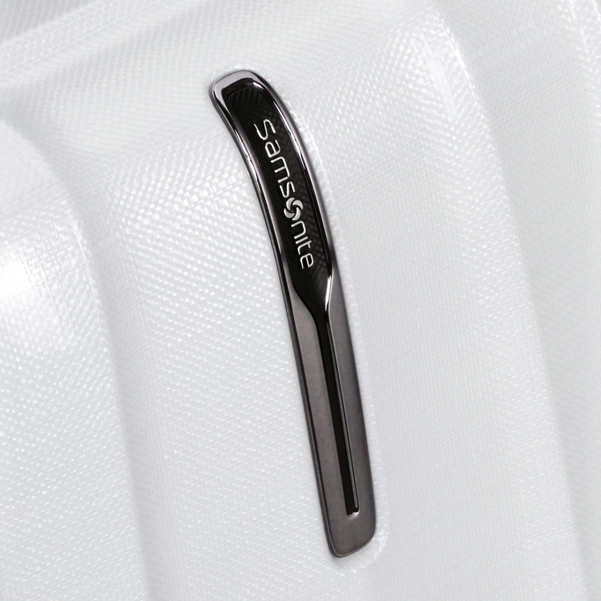 Samsonite Nexis Spinner Large (28) in the color Cotton White.
