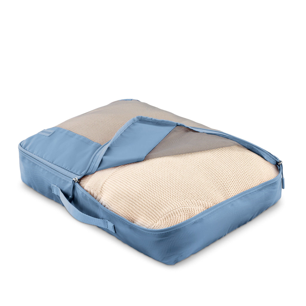 American Tourister Stratum 3.0 3 Piece Packing Cubes in the color Elemental Blue.