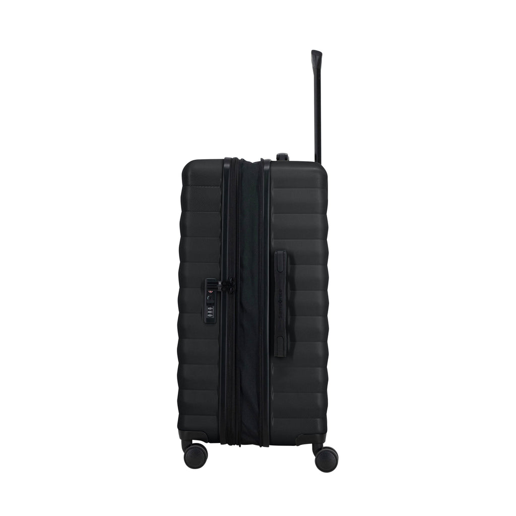 Samsonite Xion Pro Spinner Medium in the color Black.