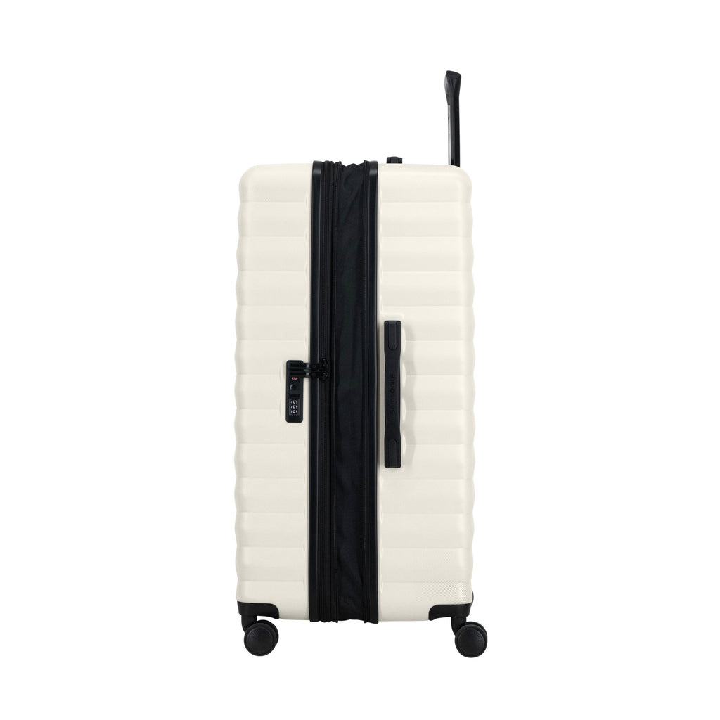 Samsonite Xion Pro Spinner Large in the color Off-White.