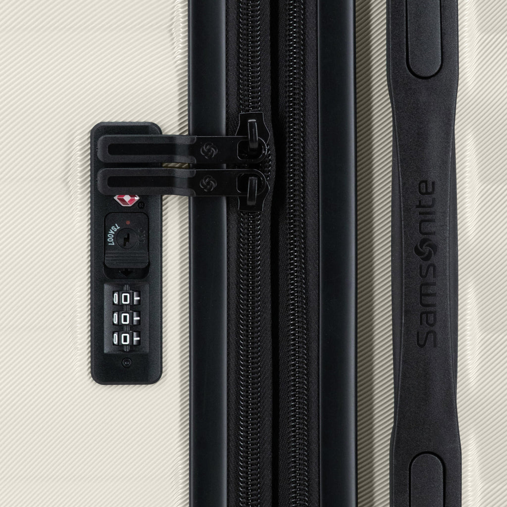 Samsonite Xion Pro 3 Piece Set in the color Off-White.