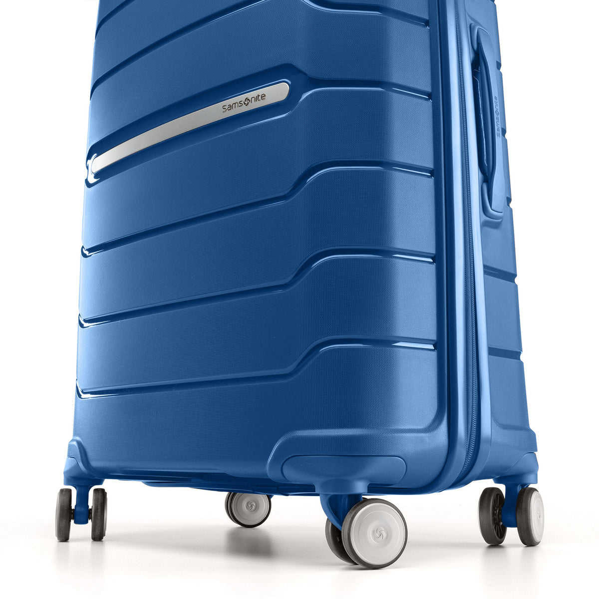 Samsonite Freeform™ 2 Piece Set in the color Navy Blue.