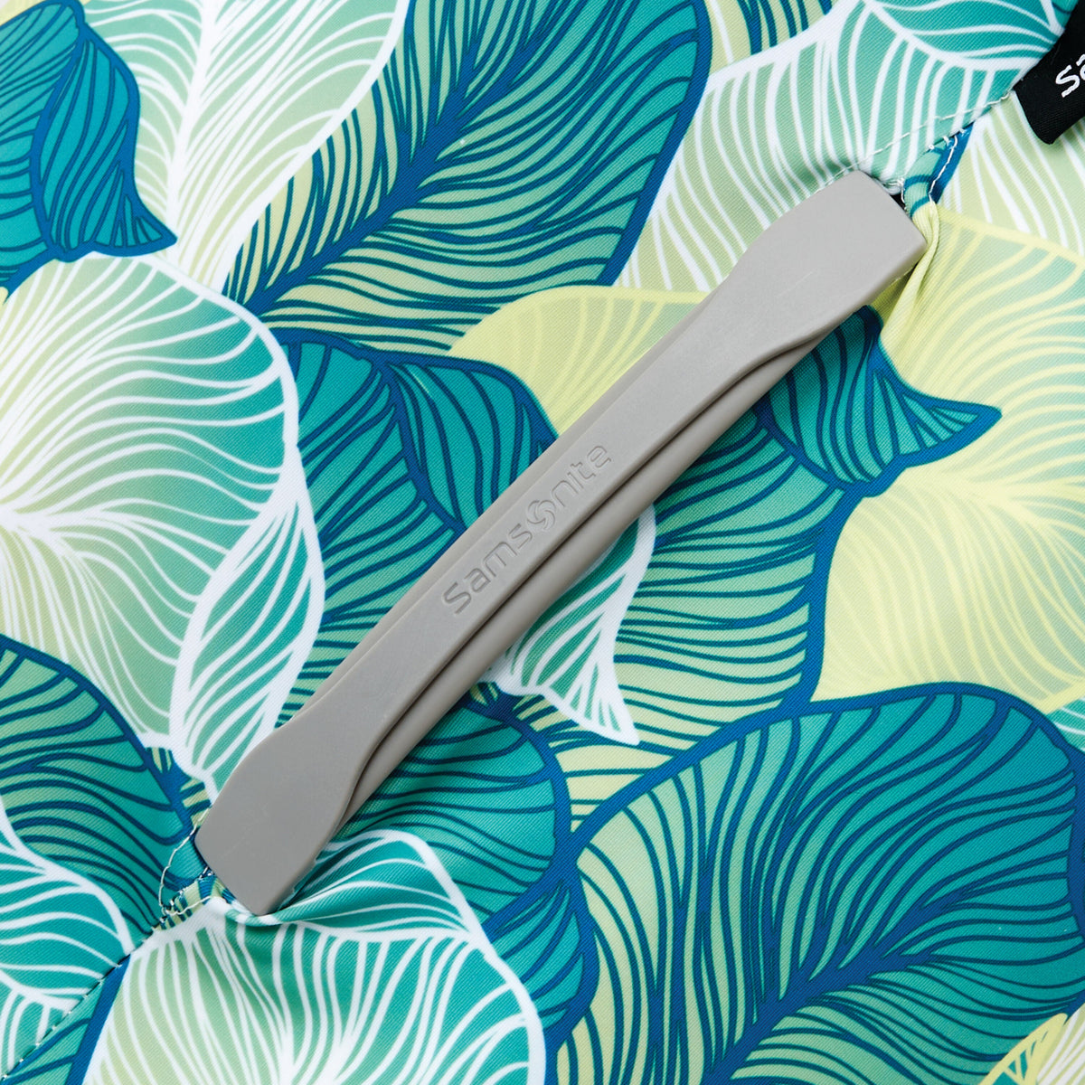 Samsonite Travel Accessories Printed Luggage Cover (X-Large) in the color Leaf Print.