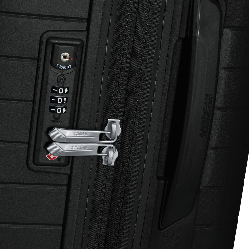 American Tourister FastForward Spinner Large in the color Flash Black.