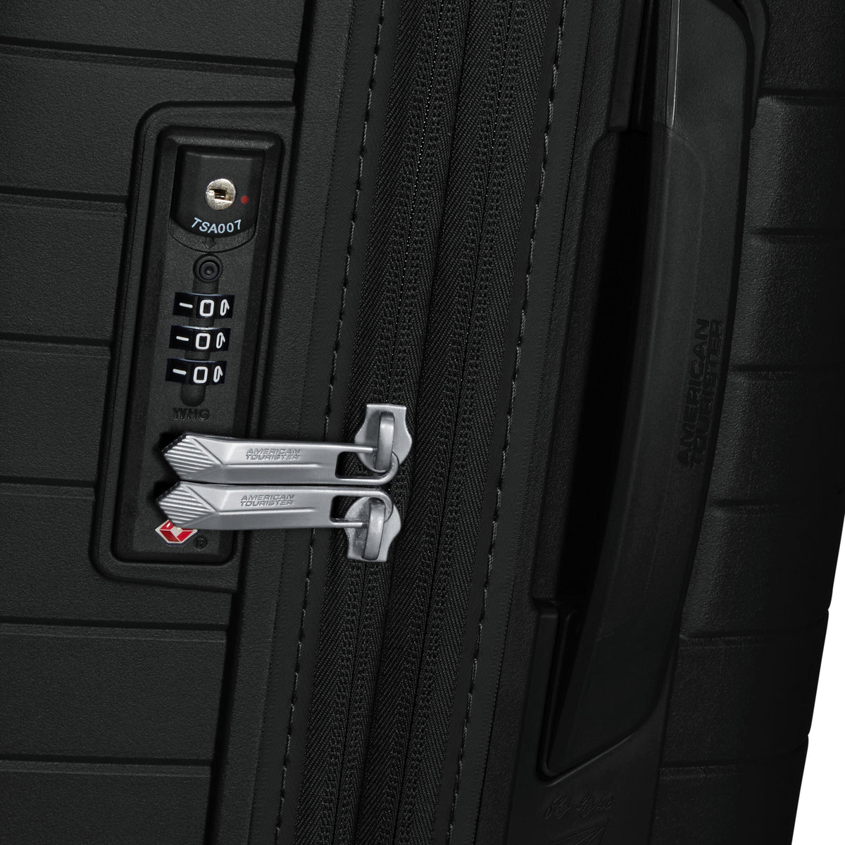 American Tourister FastForward Spinner Large in the color Flash Black.