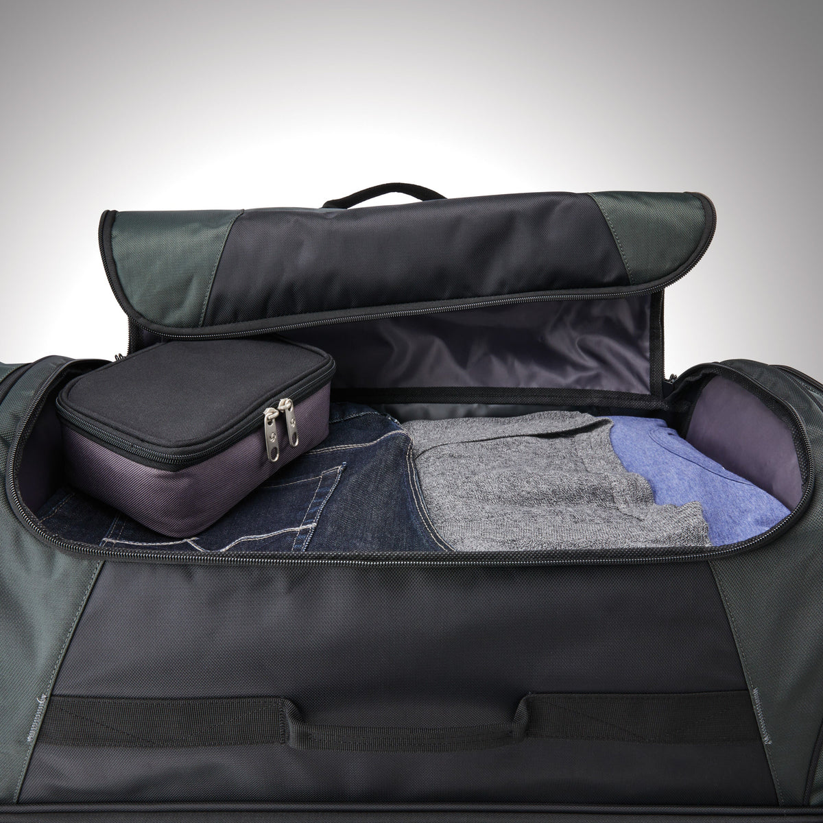 Samsonite Andante 2 Wheeled Duffle 22" in the color Riverrock/Black.