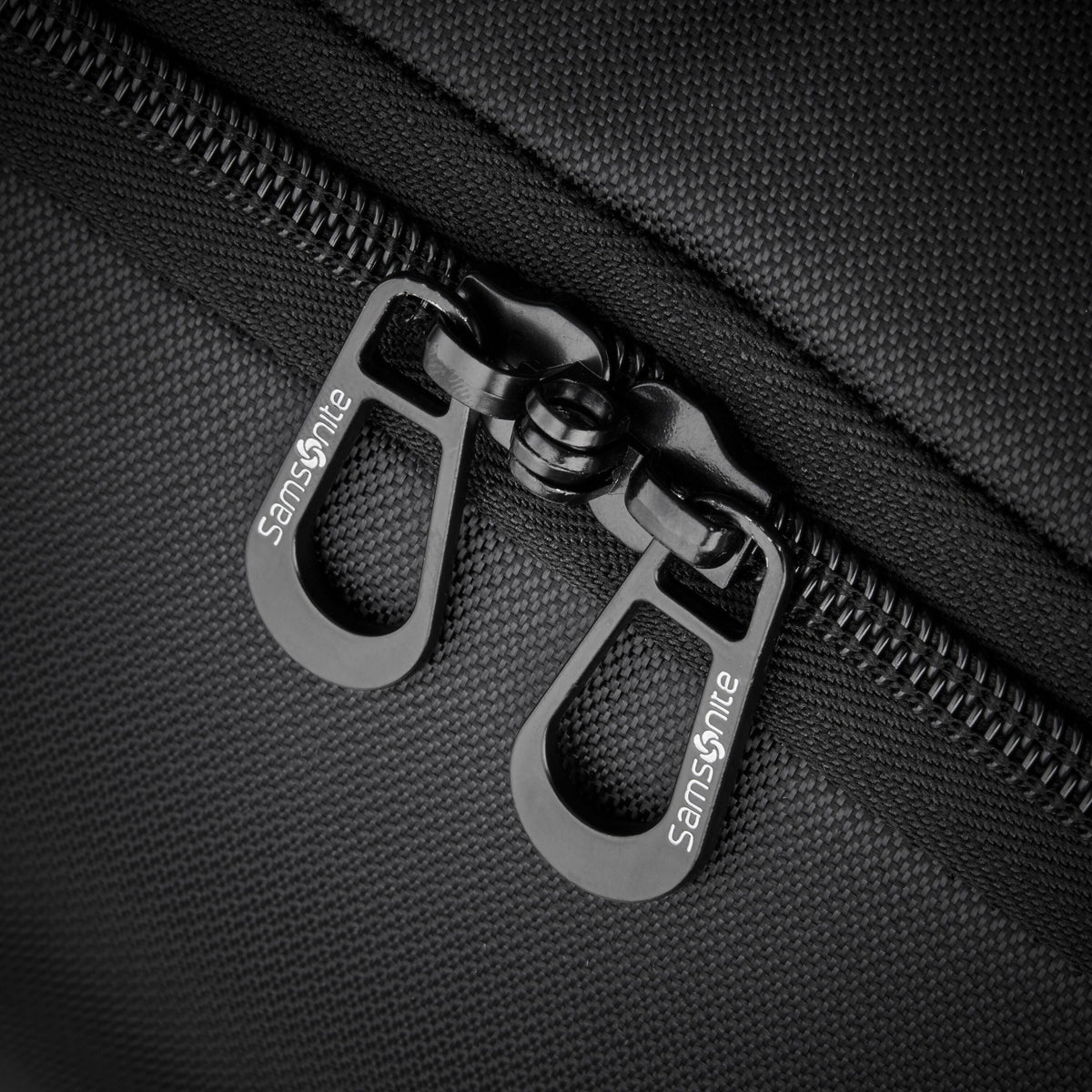 Samsonite Andante 2 Wheeled Duffle 32" in the color Riverrock/Black.