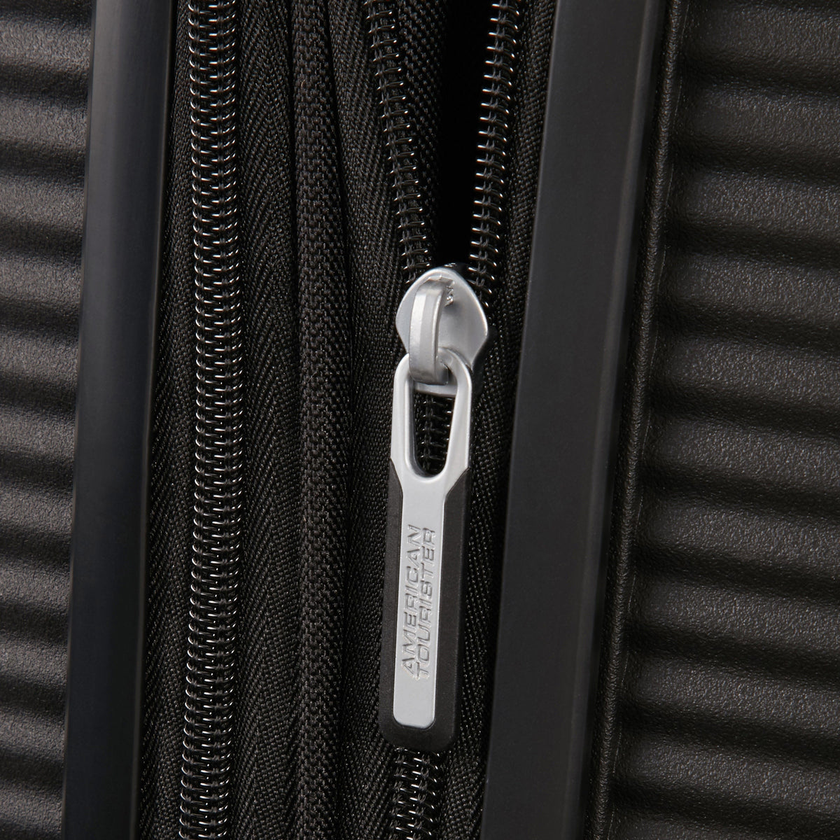 American Tourister Curio 3 Piece Set in the color Bass Black.