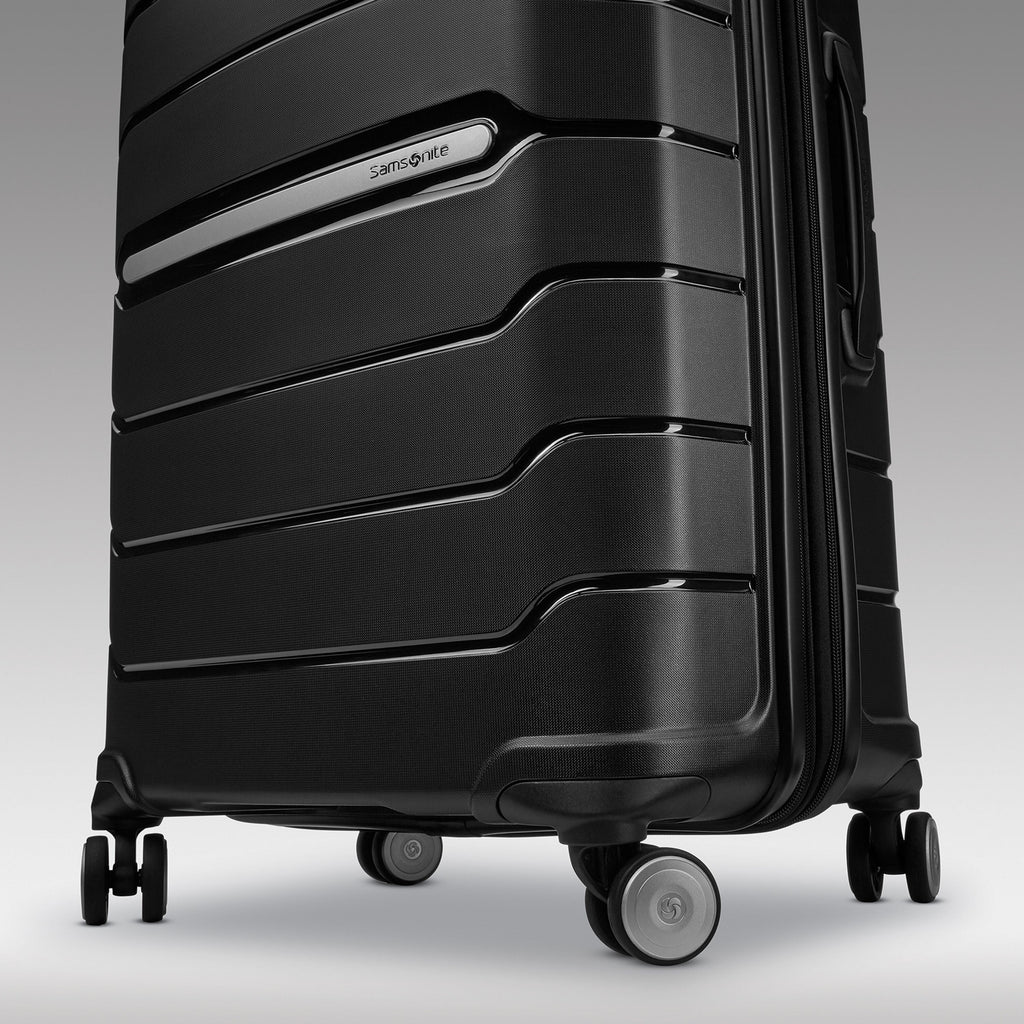 Samsonite Freeform™ 3 Piece Set (CO/M/L) in the color Black.