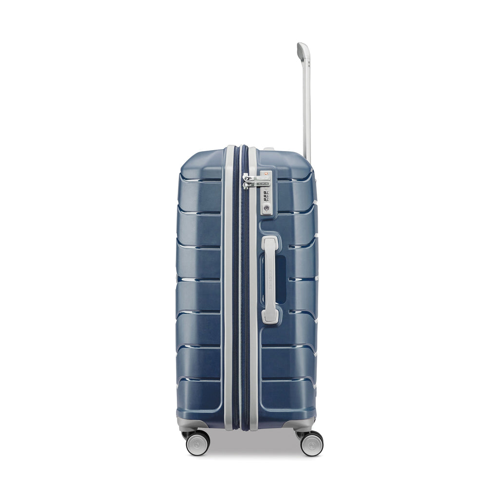 Samsonite Freeform™ Spinner Medium in the color Navy.