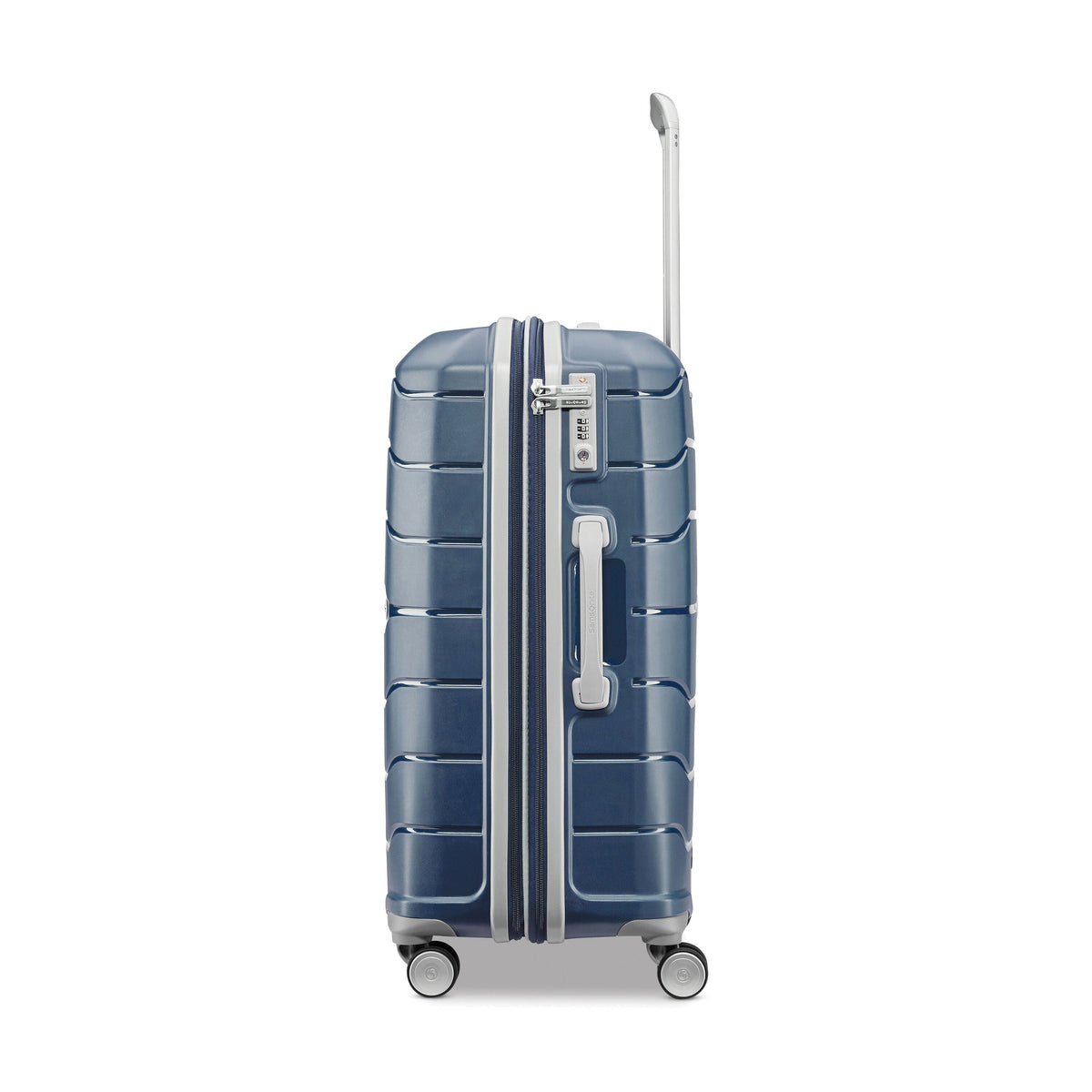 Samsonite Freeform™ Spinner Medium in the color Navy.