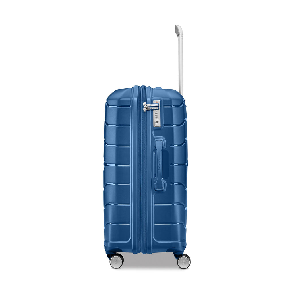 Samsonite Freeform™ Spinner Medium in the color Navy Blue.