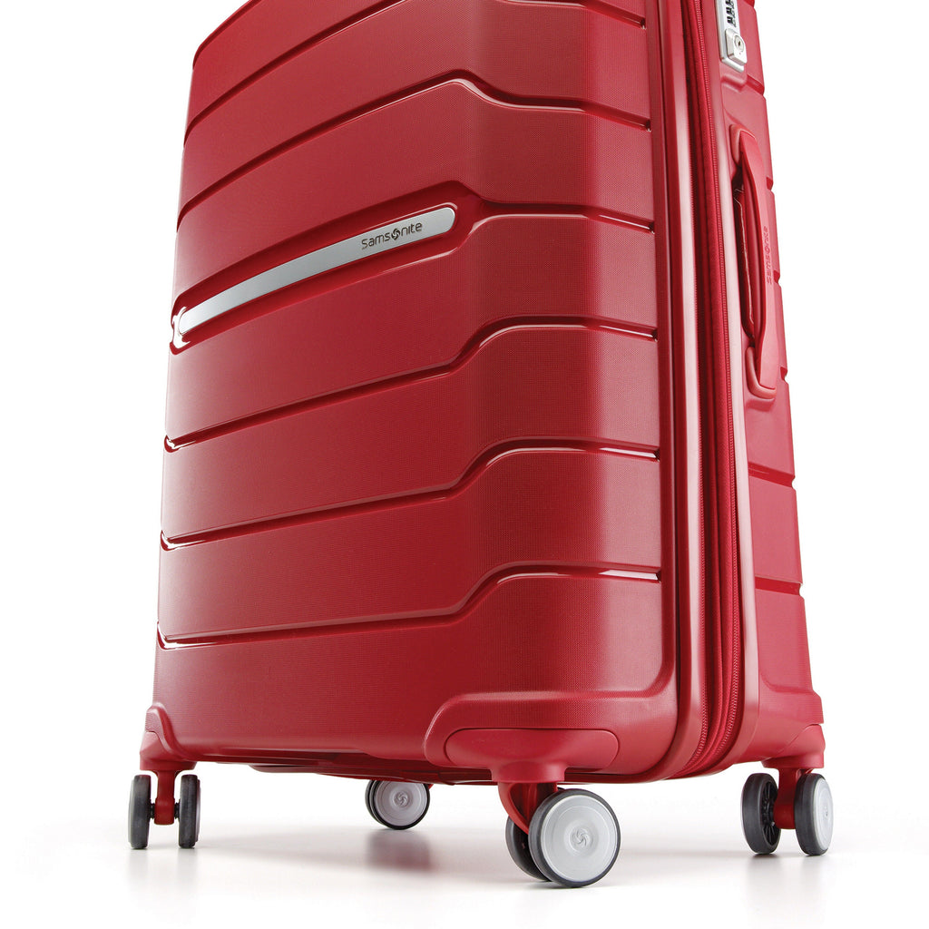 Samsonite Freeform™ Spinner Medium in the color Red.
