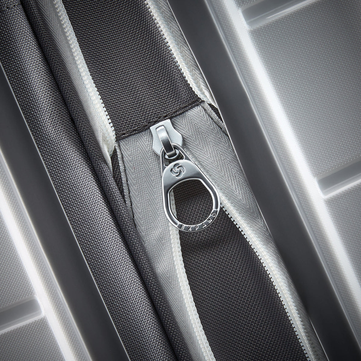 Samsonite Freeform™ Spinner Large in the color White.