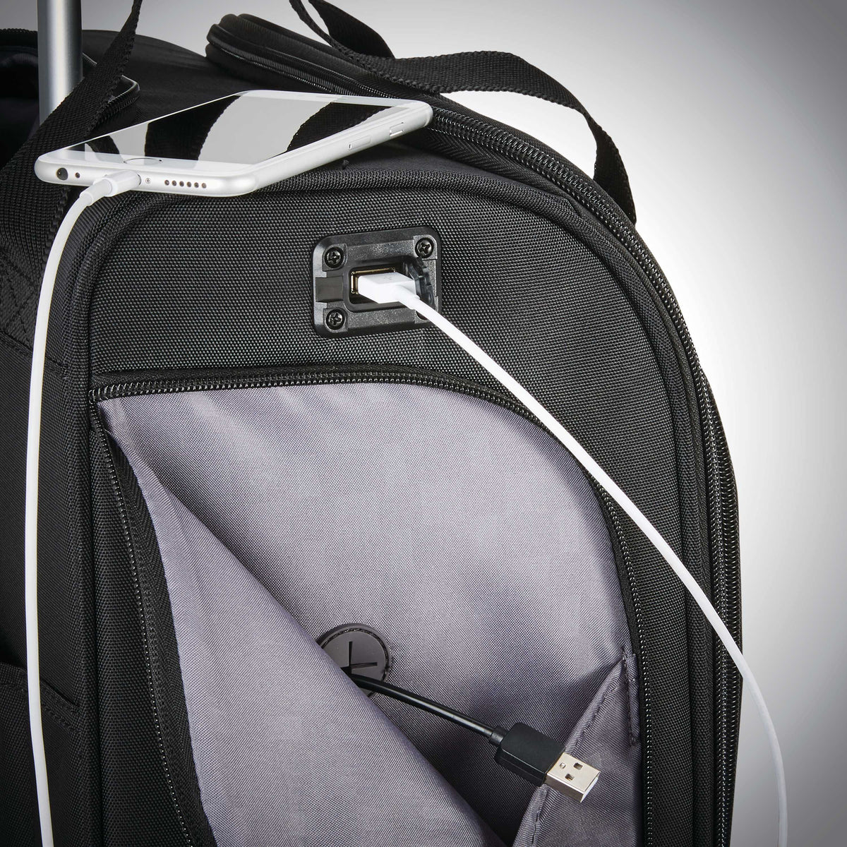 Samsonite Spinner Underseater w/ USB Port in the color Black.